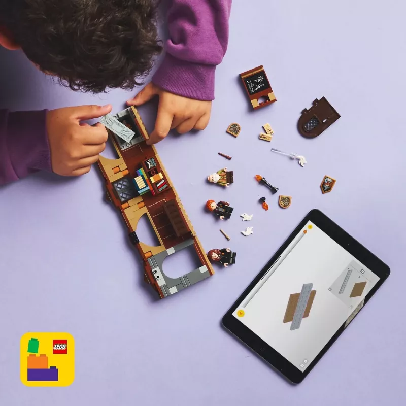 Zestaw konstrukcyjny LEGO Harry Potter Zamek Hogwart Klasa Zaklęć 76442 — 204 elementy, 3 minifigurki, dla dzieci od 8 lat