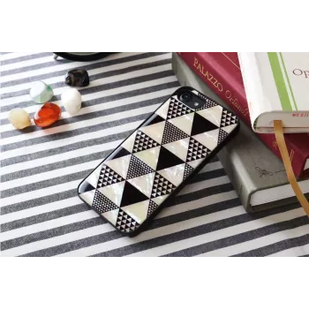 Etui ochronne iKins do Apple iPhone 8/7 — wzór piramidy, czarny
