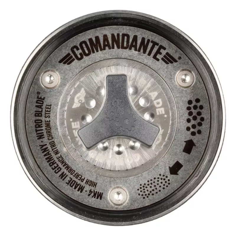 Manual coffee grinder COMANDANTE C40 MK4 Nitro-Blade Racing zielony — regulowane ustawienia, 160 mm, 740 g