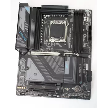 Płyta główna GIGABYTE X870 GAMING X WIFI7SO — odnowiona, używana, bez pudełka, bez anteny