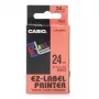 Rolka etykiet CASIO XR-24RD1 — etykiety samoprzylepne czarne na czerwonym, 2,4 cm × 8 m, 1 rolka