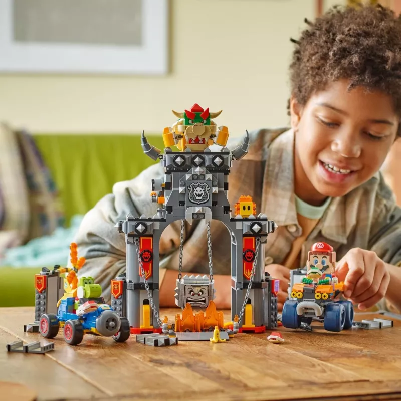 Zestaw konstrukcyjny LEGO 72039 Super Mario Twierdza Bowsera z Mario Kartem, interaktywny zestaw do zabawy