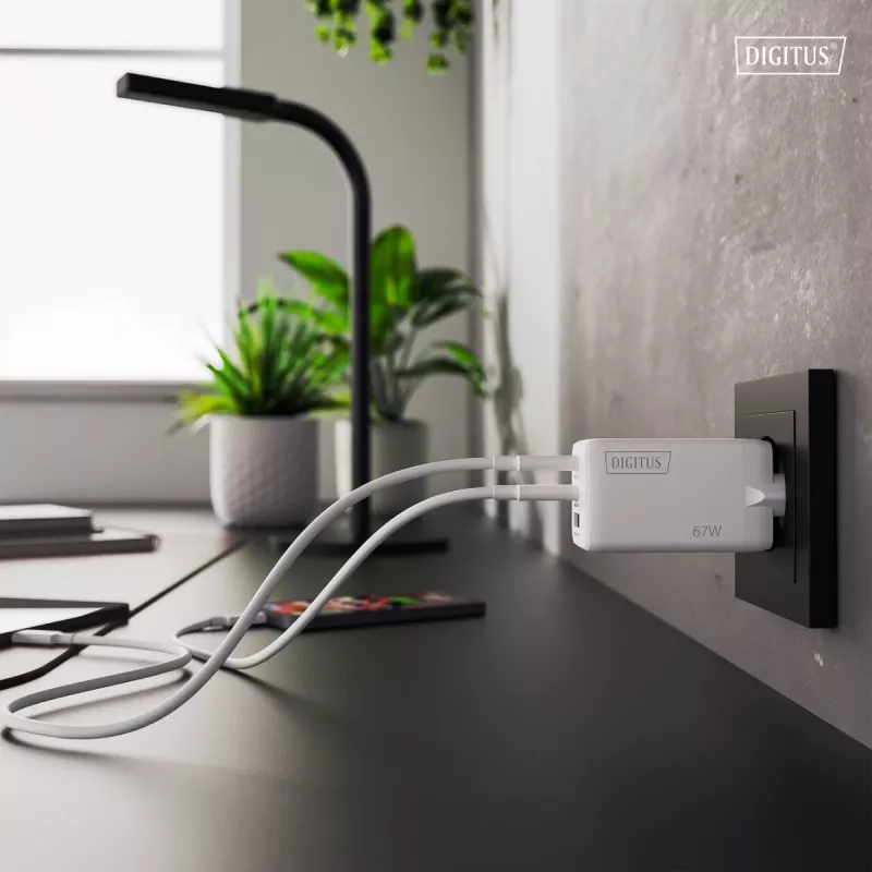 Ładowarka ścienna DIGITUS DA-10303 67W GaN, 2× USB-C + 1× USB-A, 100–240V, biała