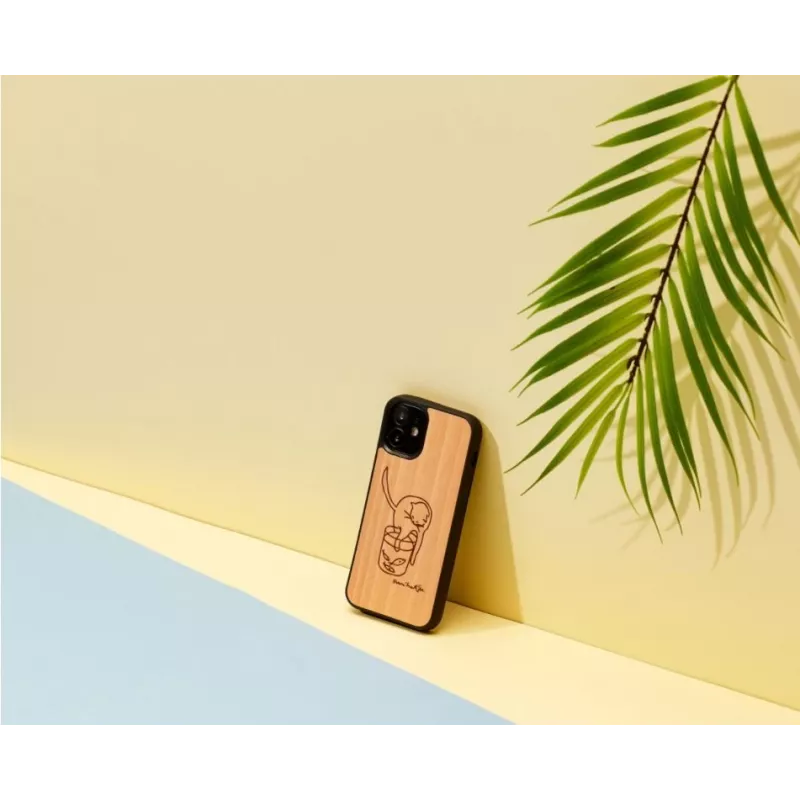 Etui na telefon man and wood do iPhone 12 mini — nadruk kota z czerwoną rybką