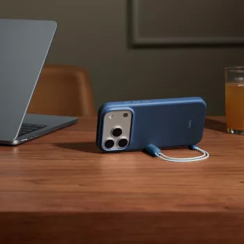 Etui ochronne z podstawką na iPhone 17 Pro Apple Beats — MagSafe, Camera Control, pasuje do ekranu 6,3 cala, Bedrock niebieski (różowy)
