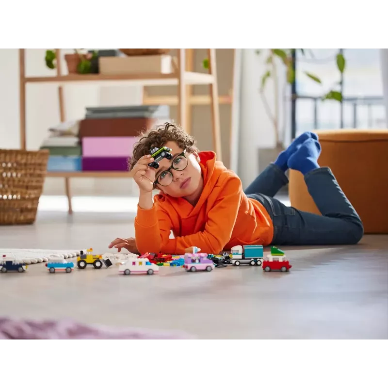 LEGO Classic Kreatywne Pojazdy Kolorowy Zestaw Modeli Samochodów Zawierający Zabawkę Radiowozu Policyjnego i 11023 Classic Zielona Płyta Podstawowa Kwadratowa 32x32 Wypustki Trawnik Budowlany