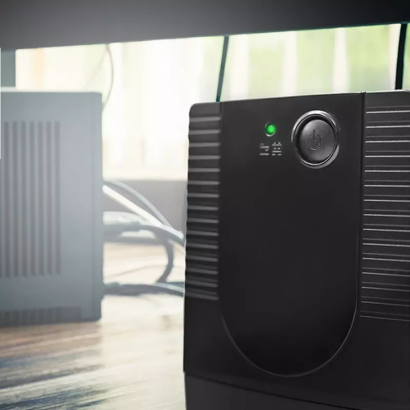 Qoltec 53772 zasilacz awaryjny (UPS) Line-Interactive 0.65 kVA 360 W 1 gniazdo AC