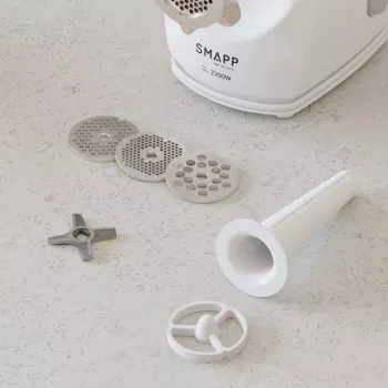 Elektryczna maszynka do mięsa SMAPP 490.8 — 2200 W, 1 prędkość, 3 sitka (Ø 2,7–8 mm), biała