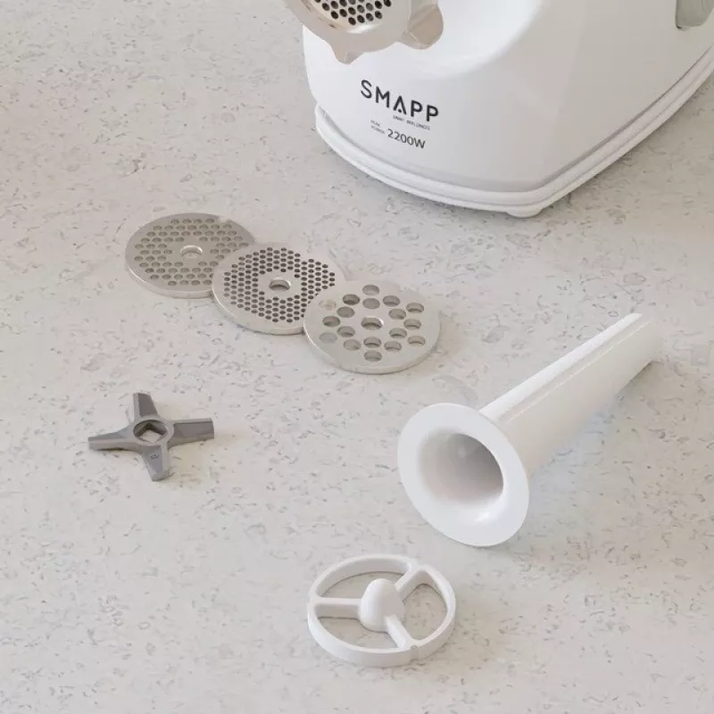 Elektryczna maszynka do mięsa SMAPP 490.8 — 2200 W, 1 prędkość, 3 sitka (Ø 2,7–8 mm), biała