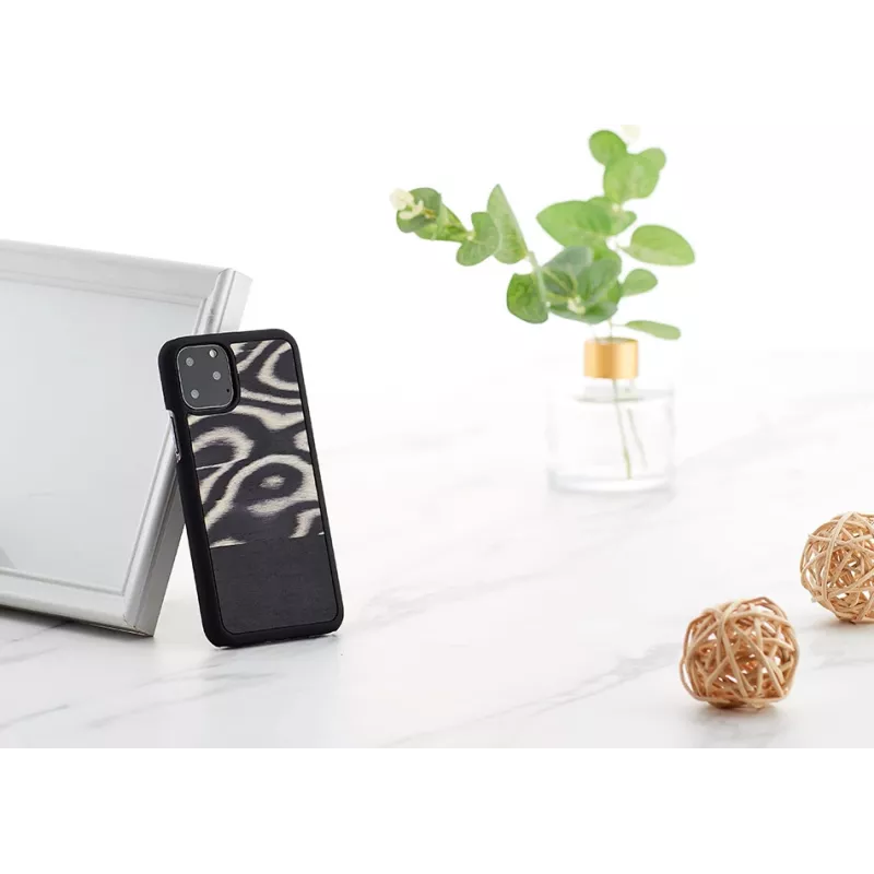 Etui na smartfon man and wood dla iPhone 11 Pro — pantera czarna etui ochronne