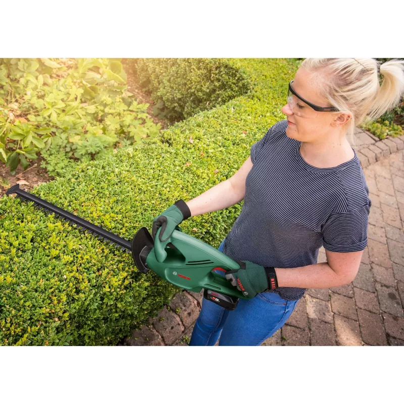Elektryczne nożyce do żywopłotu Bosch EasyHedgeCut 18-45 — podwójne ostrze 45 cm, akumulator 18 V, 2.3 kg