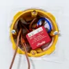 Shelly Qubino Wave 1PM Mini Z-Wave mierząco-przełączający siłownik Czerwony