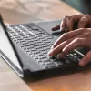 Laptop HP Victus 15-fb3040nw — 15,6 cala FHD 144 Hz, AMD Ryzen 7 7445HS, 16 GB DDR4 3200 MHz, 512 GB SSD, NVIDIA GeForce RTX 4050 6 GB, FreeDOS, klawiatura angielska