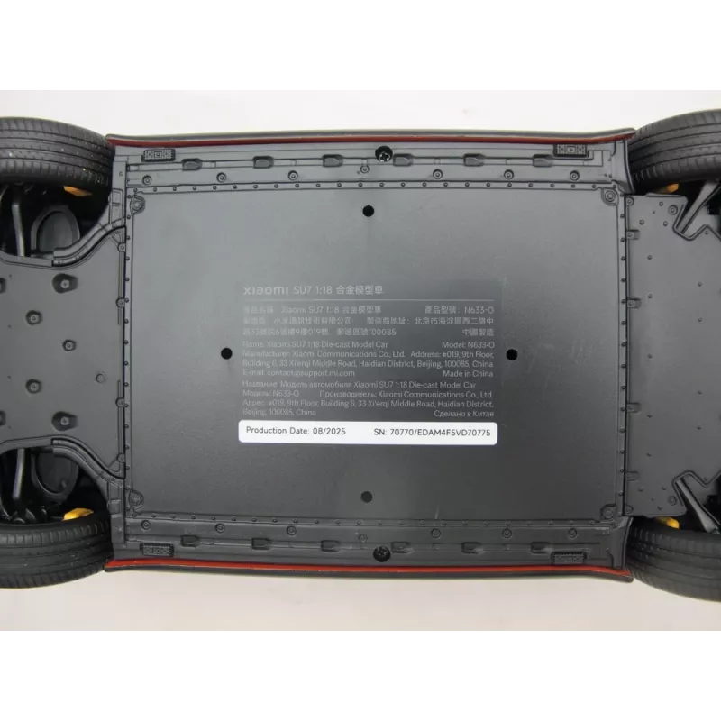 Model odlewany ciśnieniowo Xiaomi SU7 w skali 1:18, wstępnie złożony, szer. 278 × gł. 108 × wys. 81,5 mm