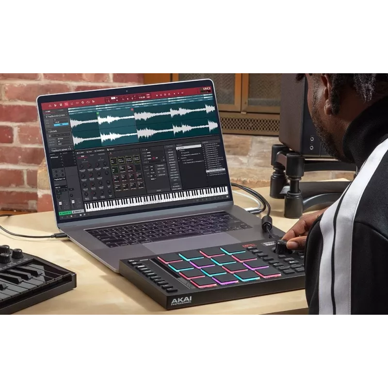 MIDI Studio Controller AKAI MPC Studio MK2 z 16 padami, LCD, podświetleniem RGB, USB-MIDI, szerokość 305 mm
