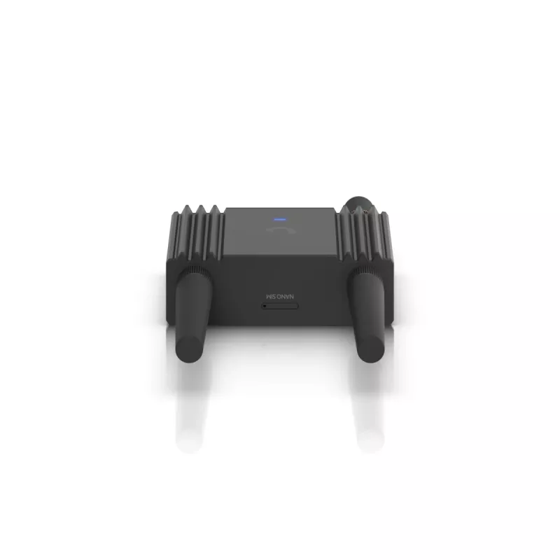 Router sieci komórkowej Ubiquiti UMR-Ultra — 4G LTE, NanoSIM, 2.4 GHz Wi‑Fi (802.11g), 2x RJ‑45, 3 zewnętrzne anteny SMA, 5–30 V DC
