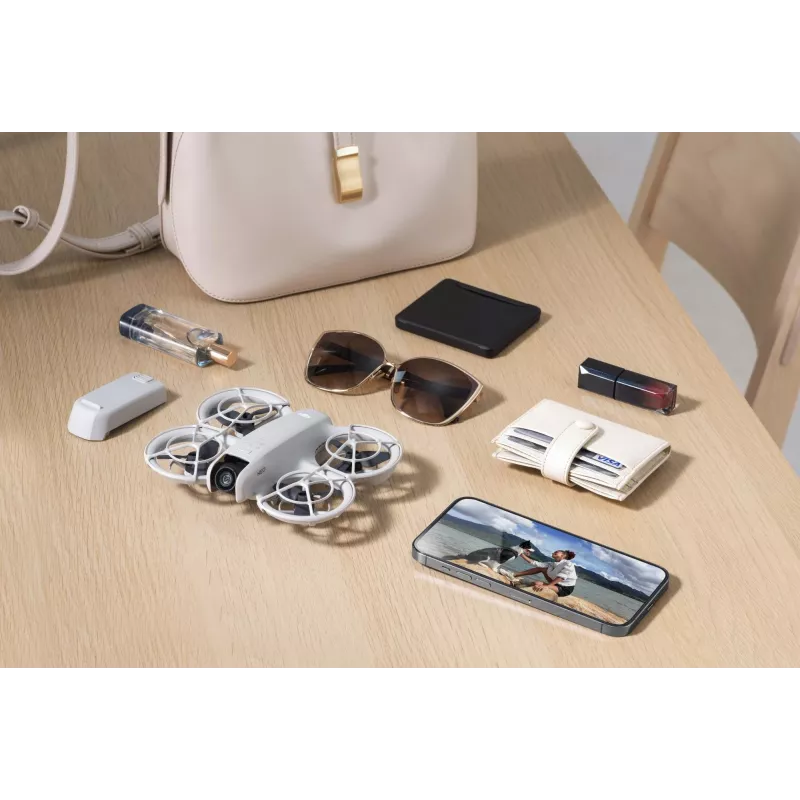 DJI Neo Fly More Combo (DJI-RC-N3) lekki dron 135 g z kamerą 4K Ultra HD, do 18 minut lotu na 1 ładowaniu, 3x baterie, pilotów