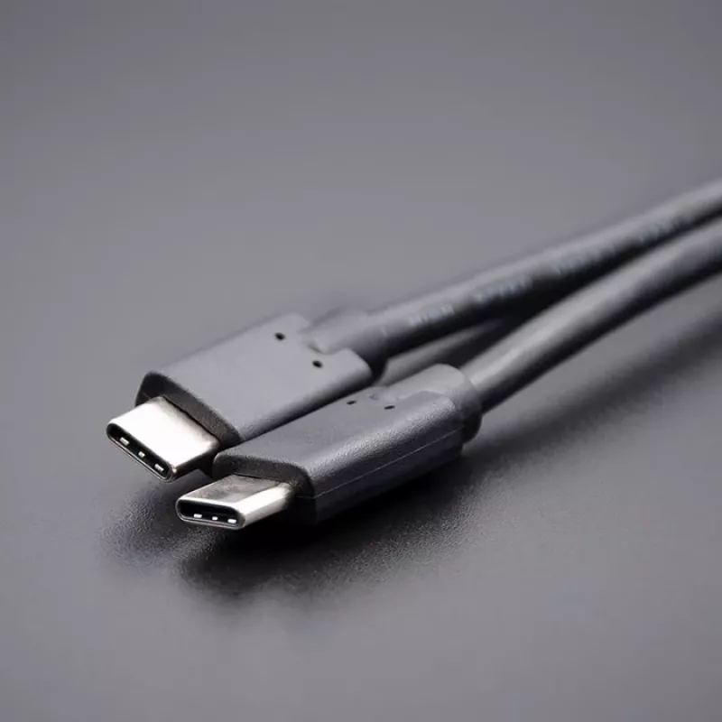 Kabel USB 3.1 Type-C męski - Type-C męski to produkt Qoltec z naszej oferty kabli USB. Cechy: czarne wykończenie, waga 0,0865, typ: kabel.