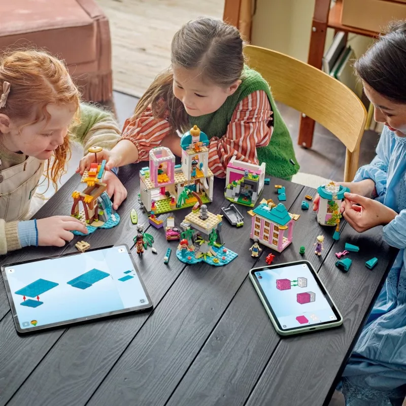 LEGO Disney Princess Castle and Royal Pets building set 43267 — 787 elementów, 5 minifigurek, wiek 6+, 320×460×100 mm