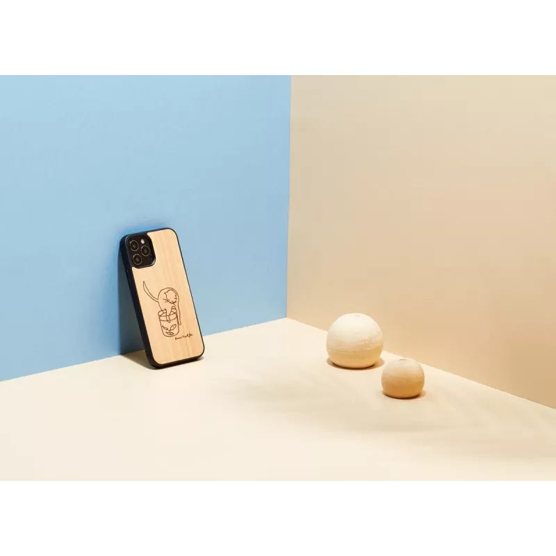 Etui ochronne man and wood na iPhone 12 Pro Max — wzór kota z czerwoną rybą