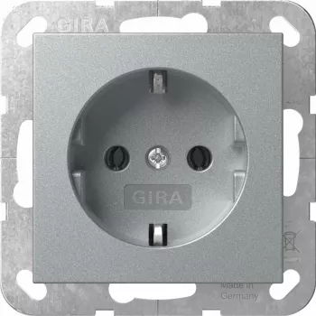Gniazdo Gira SCHUKO System 55 F Alu model 418826 — podtynkowe gniazdo z uziemieniem ochronnym, kompatybilne z ramką System 55