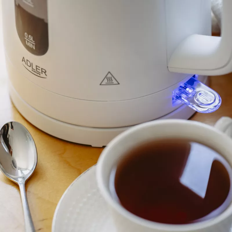 Czajnik elektryczny Adler AD 1379w — 1,7 L, do 2200 W, biały, obrotowa podstawa 360°, polipropylen