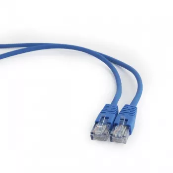 Niebieski kabel krosowy kat. 5E z formowanym odciążeniem, wtyki 50µ, 2 metry