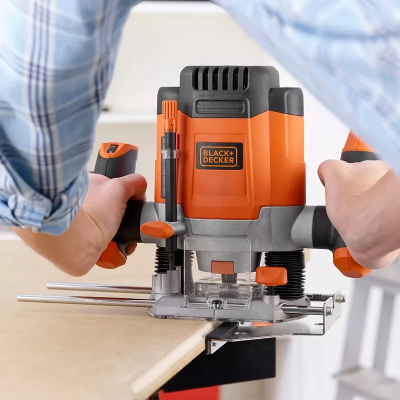 Router/Trimmer Czarny & Decker KW1200EKA-QS — kompaktowy frezarka górnowrzecionowa z regulowaną głębokością, ergonomiczną konstrukcją