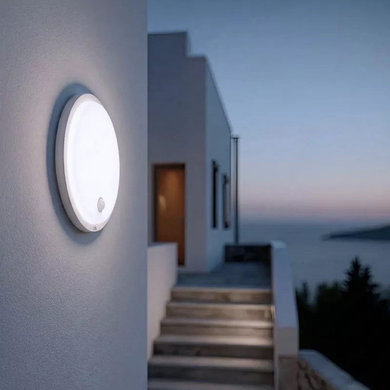 Lampa LED z czujnikiem PIR MACLEAN MCE525 W — zewnętrzna oprawa LED z czujnikiem ruchu
