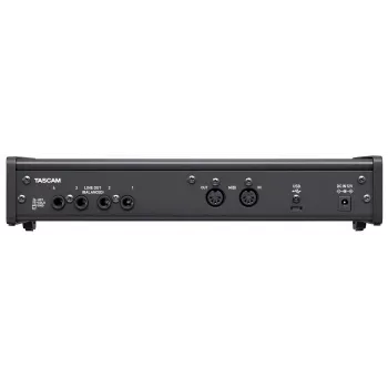 Interfejs audio Tascam US-4X4HR – 4x XLR combo, 4 wyjścia analogowe, 56 dB przedwzmacniacz mikrofonowy, 192 kHz, USB 2.0, desktop, czarny