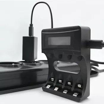 Ładowarka do akumulatorów QOLTEC 50654 do akumulatorów Ni‑MH R03 (AAA) i R6 (AA), 1800 mA