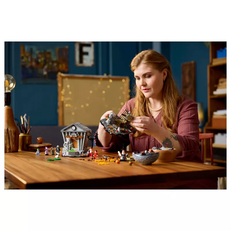 LEGO Ideas — Miasteczko Halloween Tima Burtona (21351)