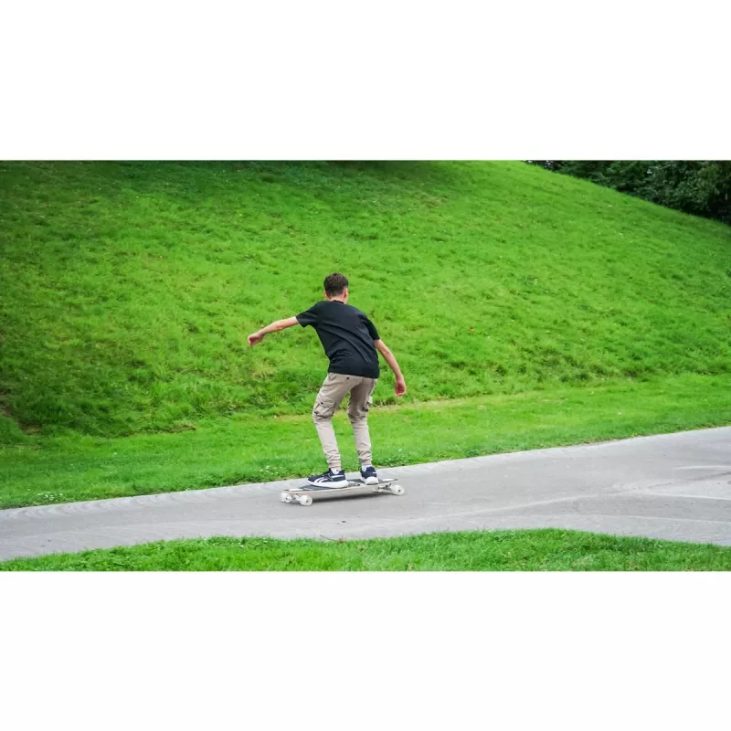 Longboard Muuwmi Lights GLOW ABEC 7 z podświetlanymi kółkami, czarny/zielony