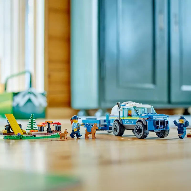 Zestaw LEGO Mobilny Szkolenie Psów Policyjnych z Psem Policyjnym i Wyposażeniem Szkoleniowym