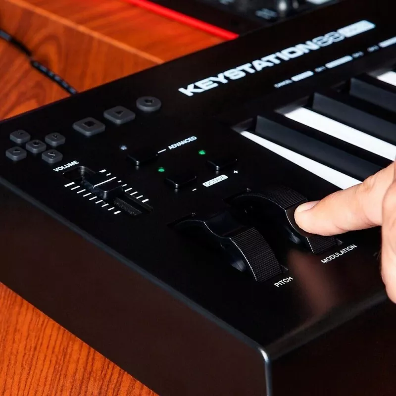 M-AUDIO Keystation 88 MK3 klawiatura MIDI 88 klawiszy USB czarno-biała