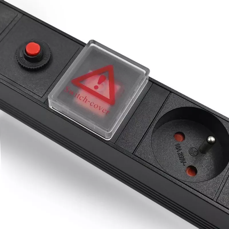 Qoltec 53996 Listwa zasilająca do RACK 19 | 1U | 16A | PDU | 8xFRENCH | 2m