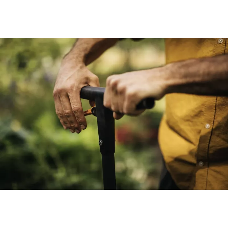 Sadzarka Fiskars ERGO długorączka – ergonomiczna długa rękojeść, model 1057078