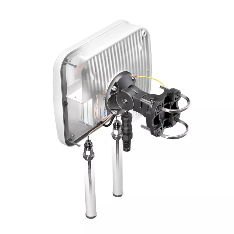 Kierunkowa antena sieciowa QuWireless QuMax A360M — kierunkowa antena PoE/LAN, pasma 0,694–2,7 GHz, zysk 4–6 dBi, polaryzacja pionowa