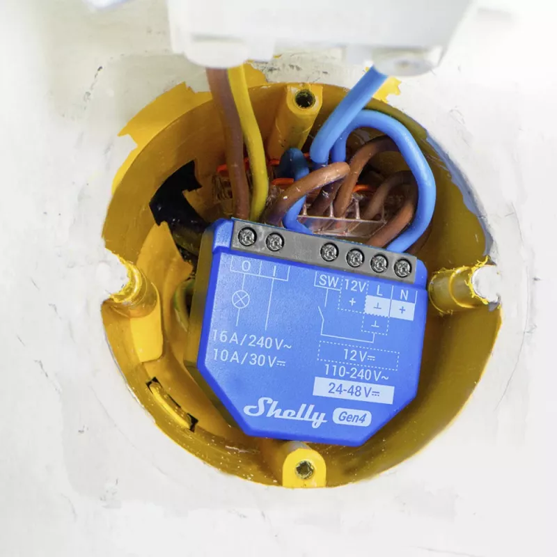 Inteligentny przełącznik Shelly 1 Gen4 — bezprzewodowy 240 V AC, Wi‑Fi 2.4 GHz, Bluetooth 5.0, ZigBee, obudowa plastikowa 42×16×37 mm