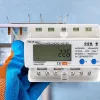 Trójfazowy licznik energii QOLTEC 50883 Wi‑Fi 400V z wyświetlaczem LCD