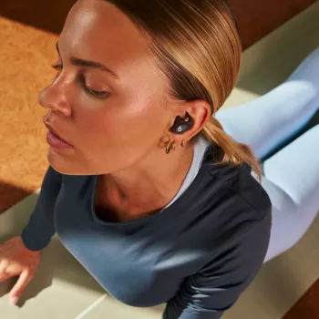 Bezprzewodowe słuchawki douszne Apple Powerbeats Fit — wodoodporność IPX4, ANC, Bluetooth klasy 1, 7 godz. odtwarzania (30 godz. z etui), sterowanie dotykowe, czarne