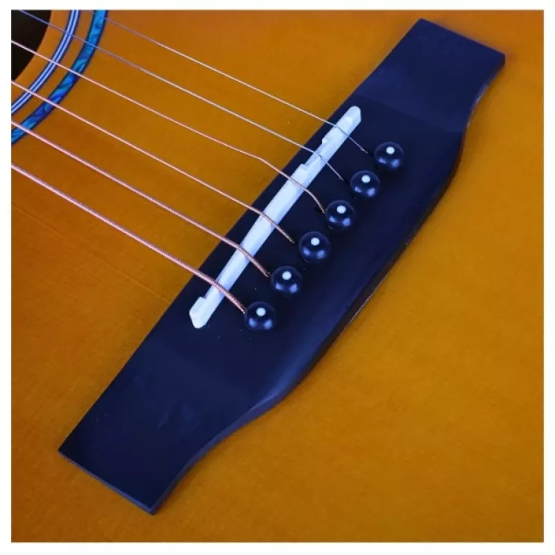Gitara elektroakustyczna V-tone VEAG1 CE 4/4 Wood — pełnowymiarowy dreadnought, wycięcie, świerkowy top, mahoń tył i boki, wbudowany przedwzmacniacz