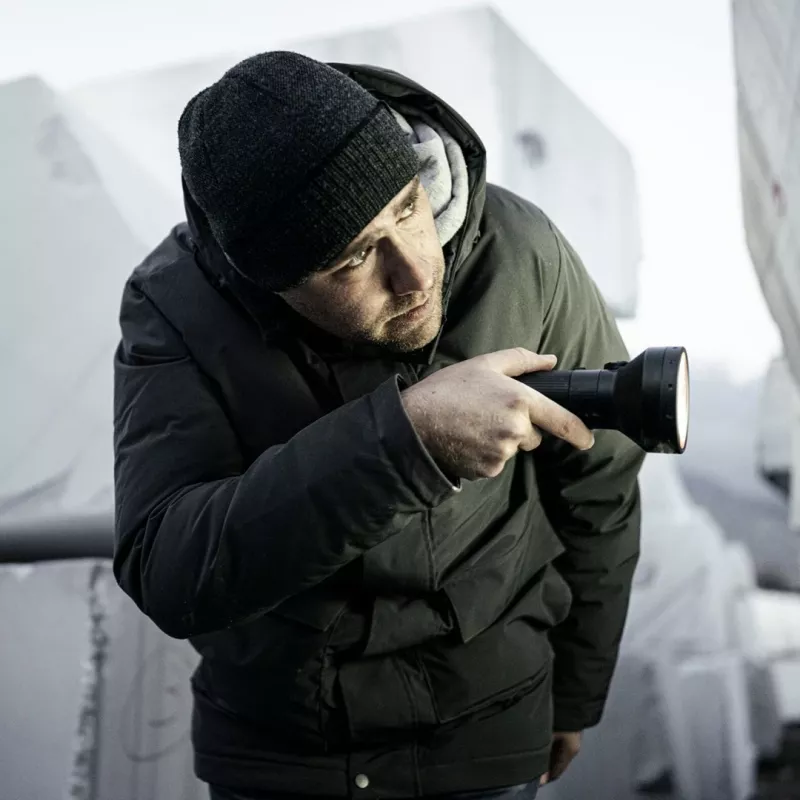 Latarka ręczna Ledlenser P18R Czarna, akumulatorowa 1000 lm, IP68, zasięg wiązki 600 m, bateria 18650