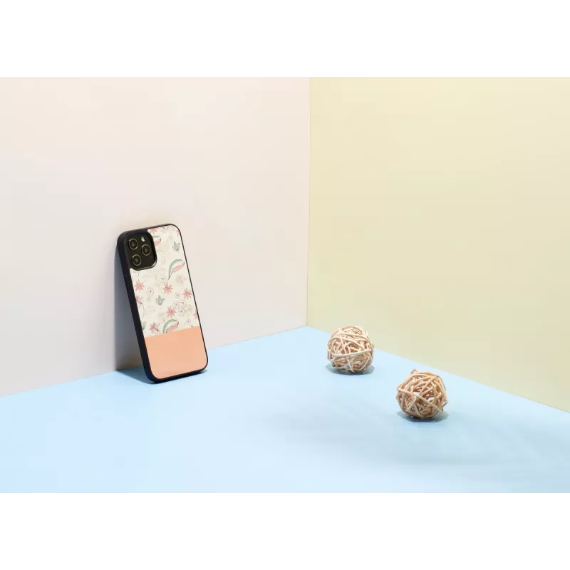 Etui ochronne Man and Wood do iPhone 12 / 12 Pro — różowy kwiat na czarnym