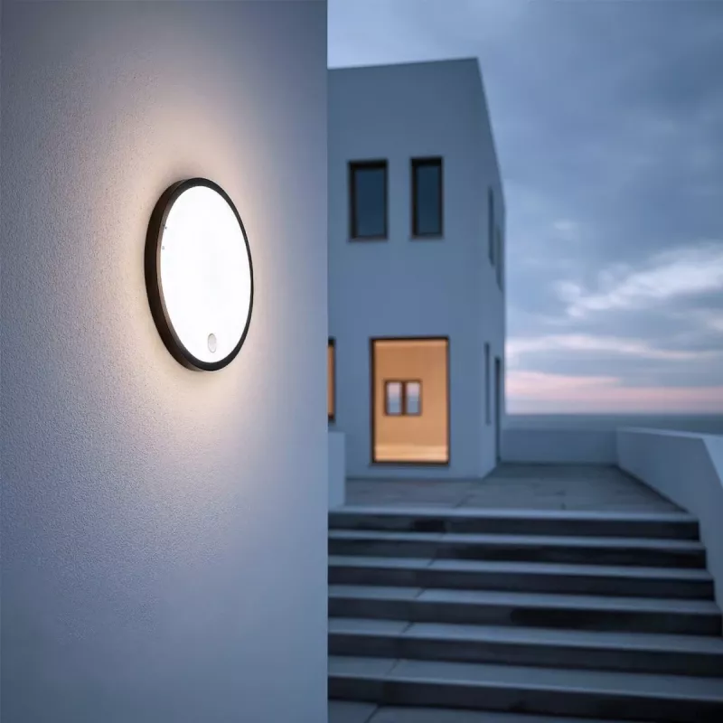 Lampa LED z czujnikiem PIR MACLEAN MCE525 B — zewnętrzna lampa ścienna, aktywowana ruchem przez LED