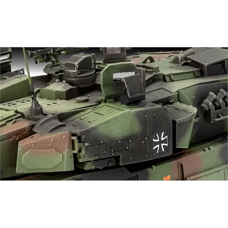 Model plastikowy czołgu wojskowego REVELL Leopard 2A7A1 (skala nieokreślona)