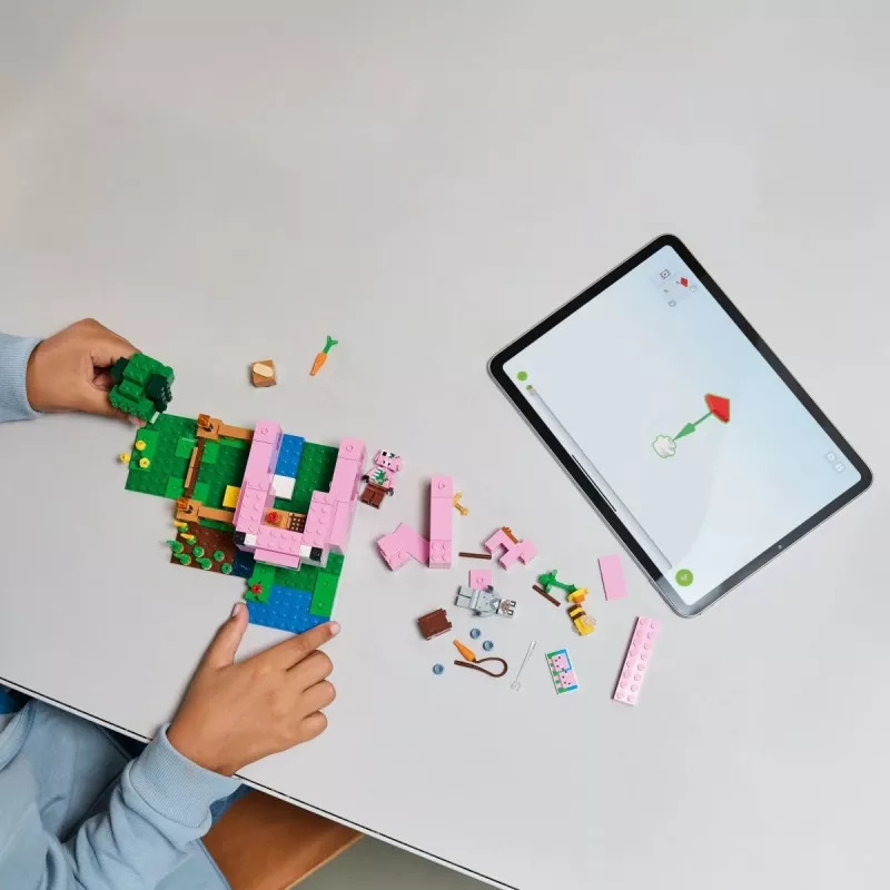LEGO MINECRAFT 21268 Domek Małej Świnki