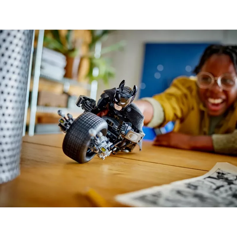 LEGO® DC Batman™: Betmena konstruowana figurka i motocykl 76273