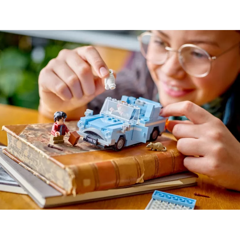 LEGO Harry Potter Latający Ford Anglia Samochód Zabawka dla Dzieci od 7 Lat, Chłopców i Dziewczynek, Model do Zbudowania z Minifigurką Rona Weasleya i Hedwigą