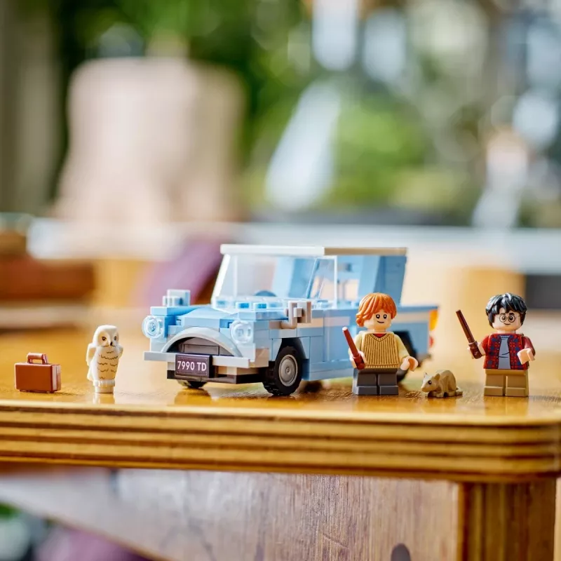 LEGO Harry Potter Latający Ford Anglia Samochód Zabawka dla Dzieci od 7 Lat, Chłopców i Dziewczynek, Model do Zbudowania z Minifigurką Rona Weasleya i Hedwigą